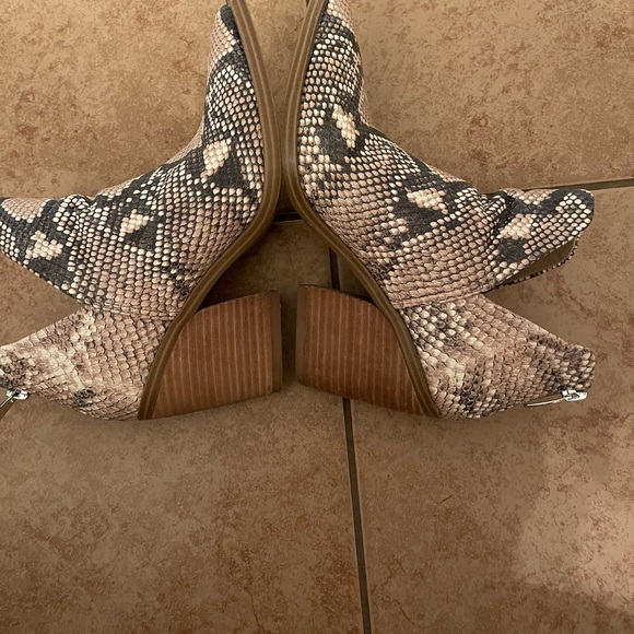 Steve Madden booties - Picture 3 of 5